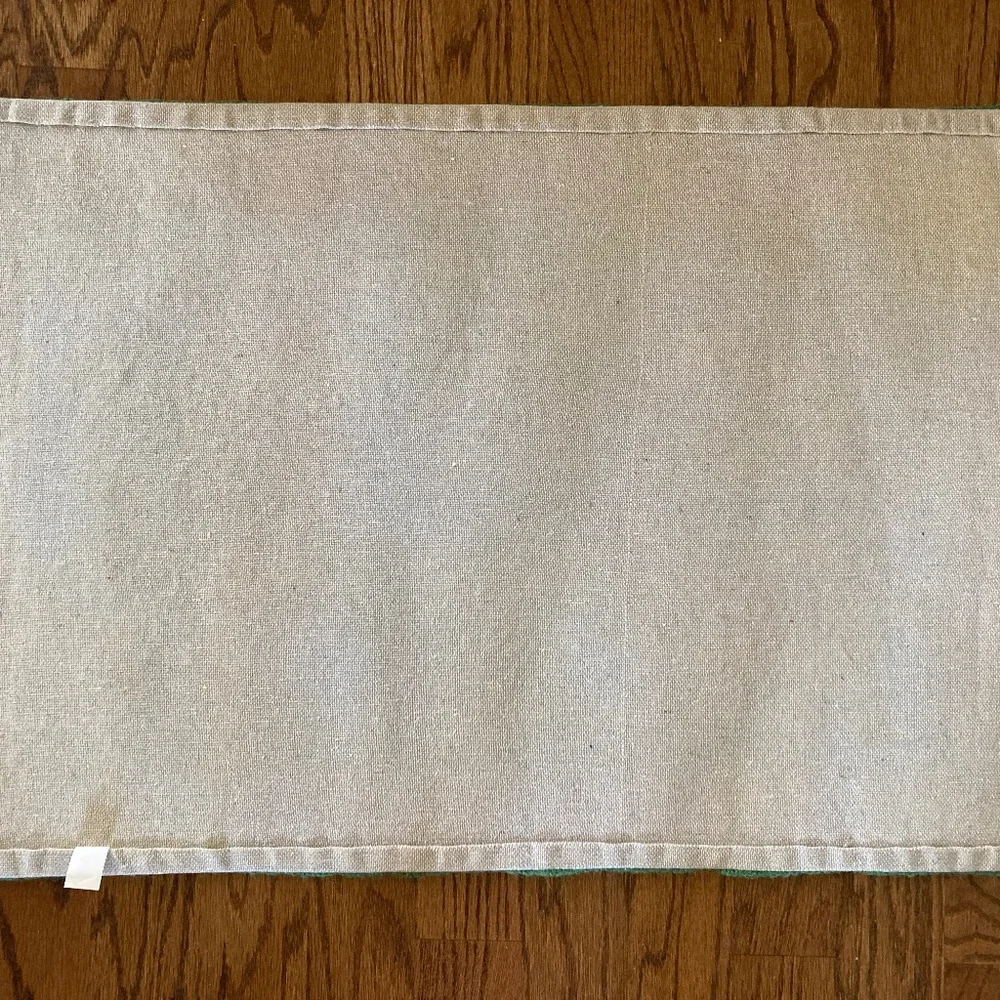 Valerie Parr Hill 100% Wool 2' x 3' Winter Accent Rug/Holly Berries/EUC!